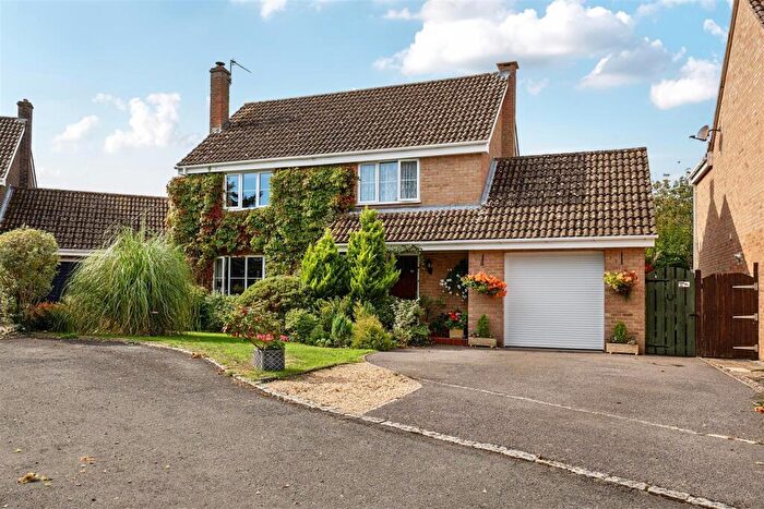 4 Bedroom Detached House For Sale In Chestnut Close, Rowde, SN10