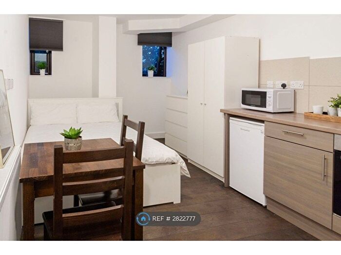 Studio To Rent In Edgware Road, London, NW2