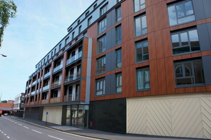 1 Bedroom Flat To Rent In Queensway, Redhill, RH1