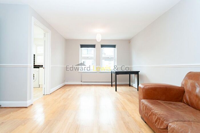 2 Bedroom Flat To Rent In Bethnal Green Road, London, E2