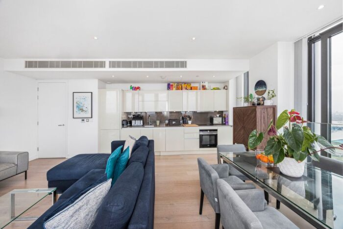3 Bedroom Flat For Sale In Great Eastern Road, London, E15