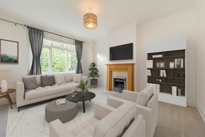 2 Bedroom Flat To Rent In Vale Close, Strawberry Vale, TW1