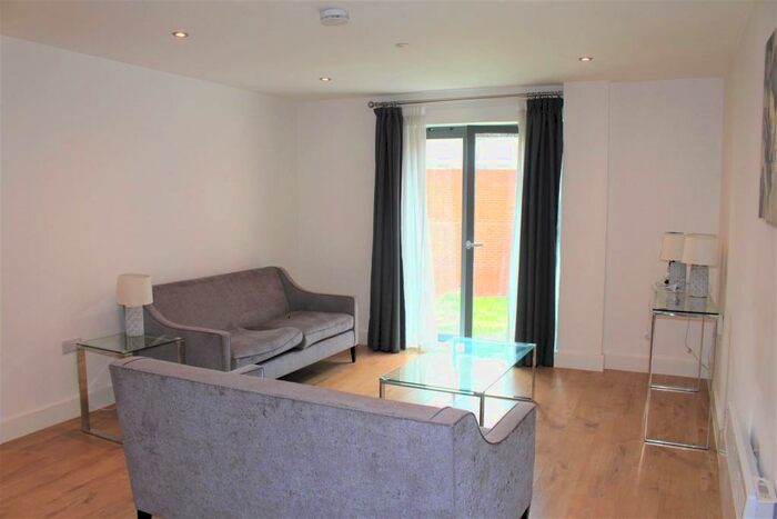 2 Bedroom Apartment To Rent In -Bedroom Apartment - Leyland House, Leeds, LS9