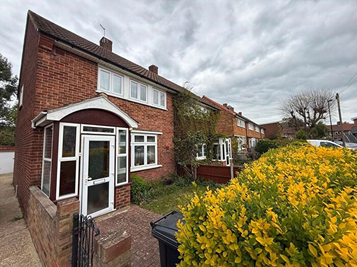 2 Bedroom Semi-Detached House For Sale In Beechmont Close, Bromley, BR1