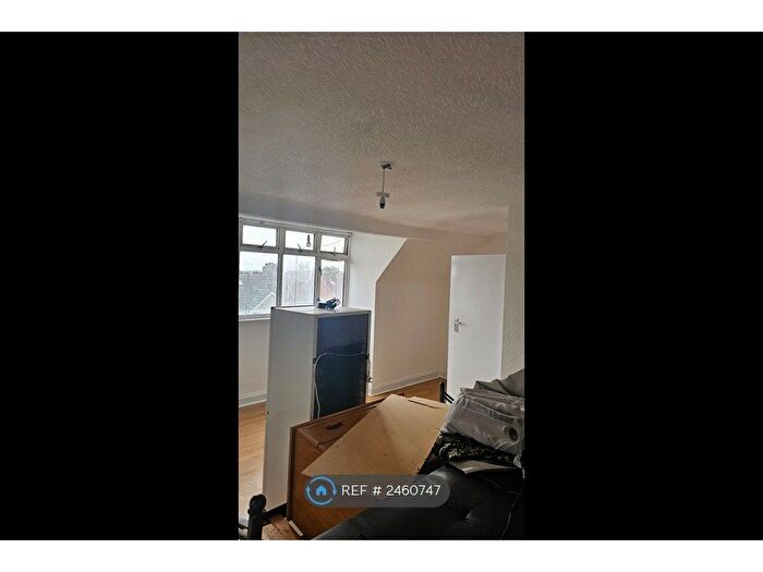 2 Bedroom Flat To Rent In New North Road, Ilford, IG6