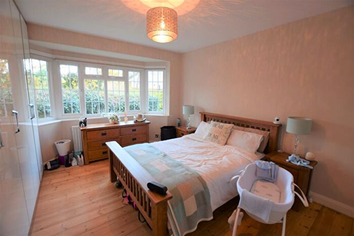 2 Bedroom Flat To Rent In Ditton Lawn, Thames Ditton, KT7