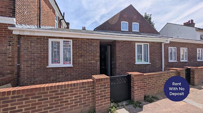 2 Bedroom Flat To Rent In Lorne Road, Dover, Kent, CT16