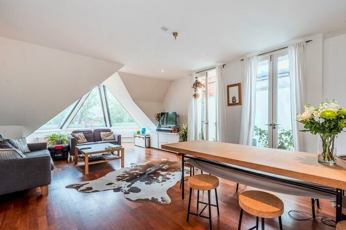 2 Bedroom Flat To Rent In Windmill Drive, London, SW4