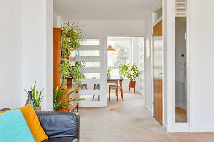 4 Bedroom Terraced House For Sale In Deena Close, Ealing, London, W3