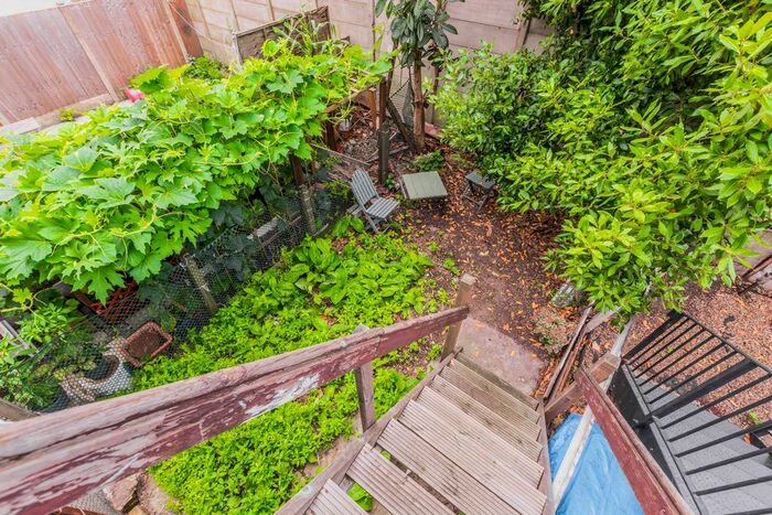 2 Bedroom Flat For Sale In Cheshunt Road, Forest Gate, London, E7