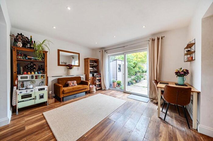 3 Bedroom Semi Detached House For Sale In Chinbrook Road, London, SE12