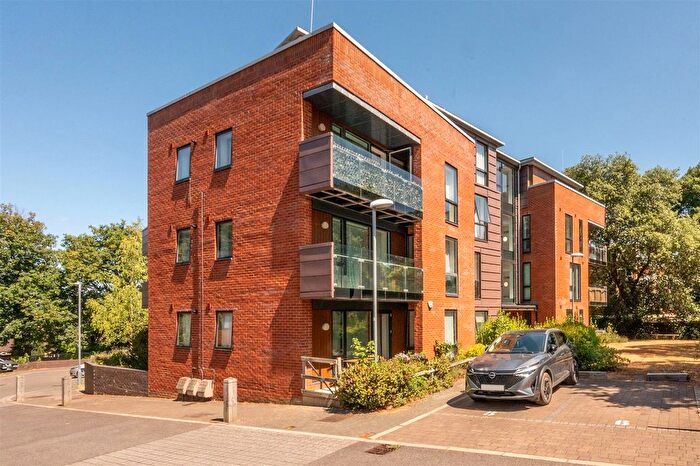 2 Bedroom Flat For Sale In Alleyne Close, Reading, RG1