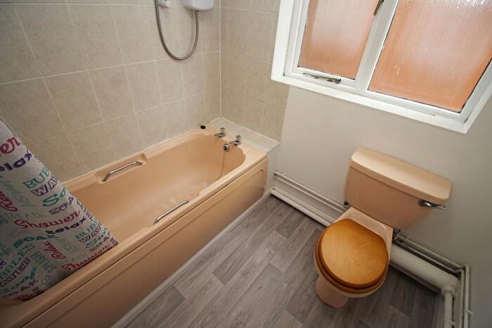 1 Bedroom Flat To Rent In Gatcombe House, Portland Road, NN10