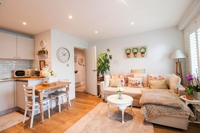 1 Bedroom Flat For Sale In Castle Street, Riverside Court, SP1