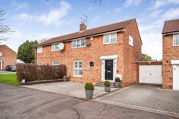 3 Bedroom Semi-Detached House For Sale In The Commons, Welwyn Garden City, AL7