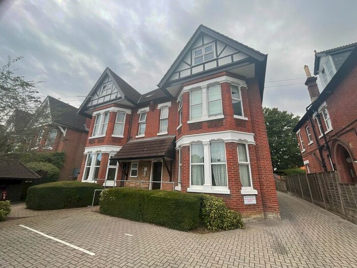 1 Bedroom Flat To Rent In Hill Lane, Southampton, SO15
