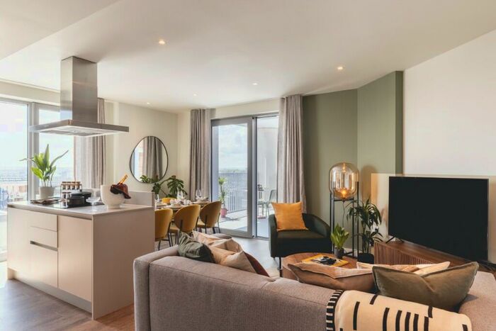 2 Bedroom Apartment To Rent In Nine Elms Lane, London, SW11