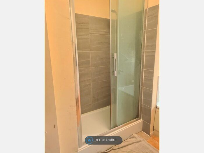 2 Bedroom Flat To Rent In New House Park, St. Albans, AL1