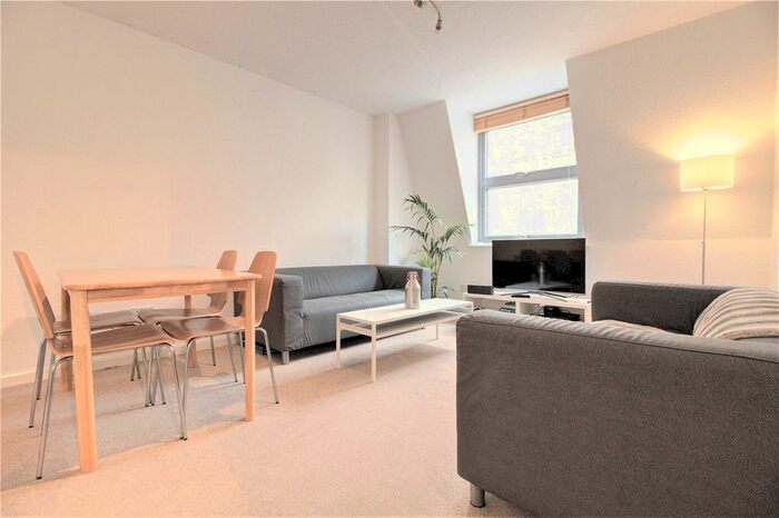 2 Bedroom Flat To Rent In Kingsland Green, Dalston, London E8