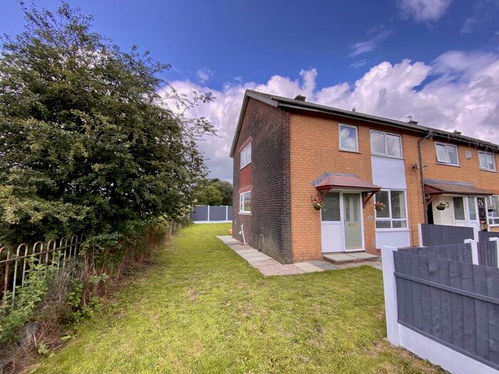 3 Bedroom Terraced House For Sale In Dunbar Grove, Heywood, OL10