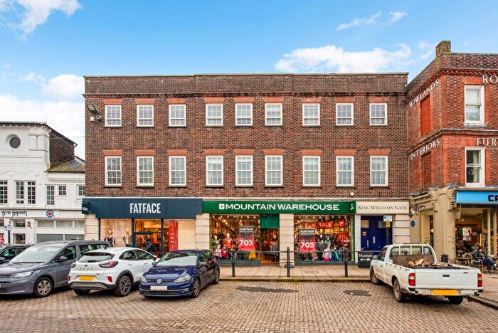 2 Bedroom Flat For Sale In The Square, Petersfield, Hampshire, GU32