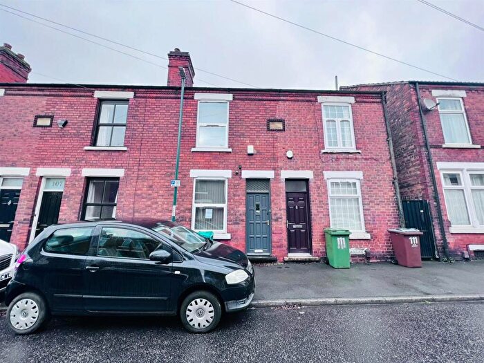 3 Bedroom House To Rent In Cycle Road, Nottingham, NG7