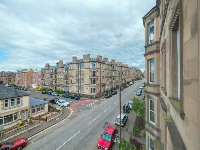 4 Bedroom Flat To Rent In Polwarth Gardens, Edinburgh, EH11