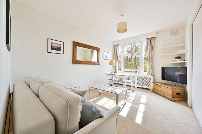 2 Bedroom Flat To Rent In Nevern Square, Earls Court, London, SW5