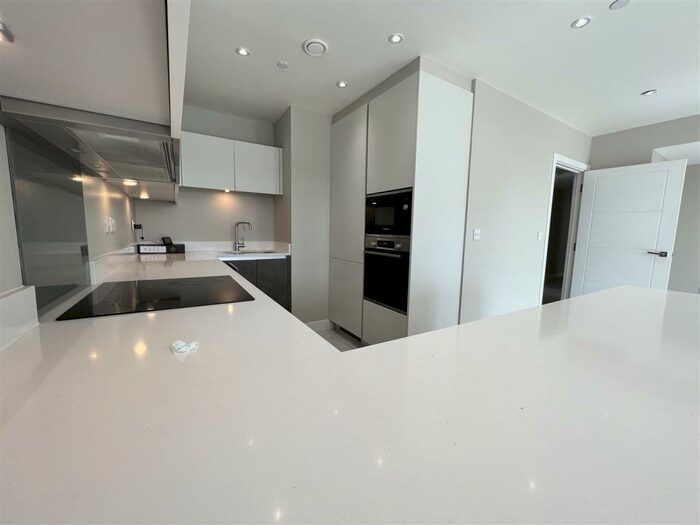 2 Bedroom Apartment To Rent In Victoria Avenue, Southend-On-Sea, SS2