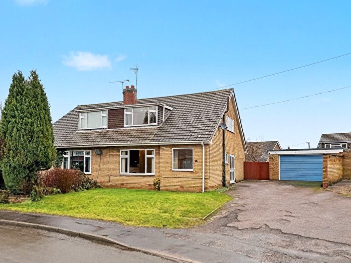 3 Bedroom Semi-Detached House For Sale In Southfields Drive, Crick, NN6