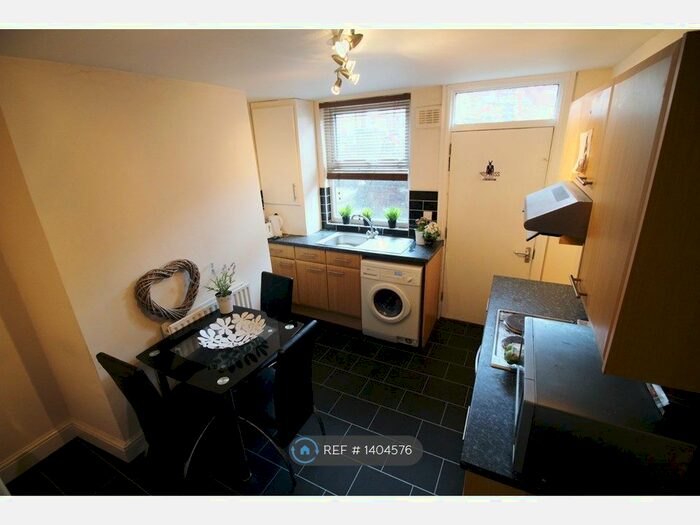 4 Bedroom Terraced House To Rent In Grimthorpe Street, Leeds, LS6