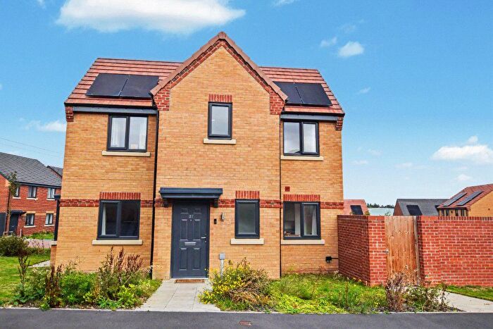 3 Bedroom Semi-Detached House For Sale In Flanshaw Field Drive, Wakefield, West Yorkshire, WF2