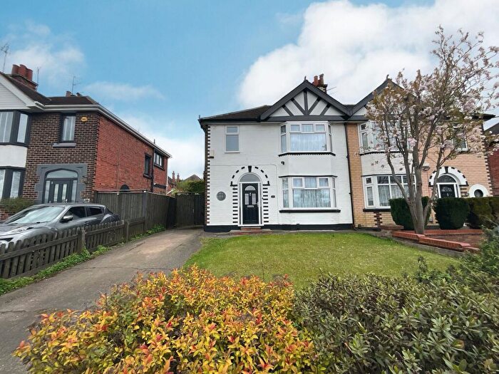 3 Bedroom Semi-Detached House For Sale In Valley Road, Nottingham, NG5