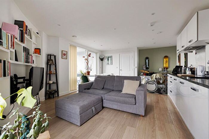 1 Bedroom Apartment For Sale In Dalston Lane, Hackney, E8