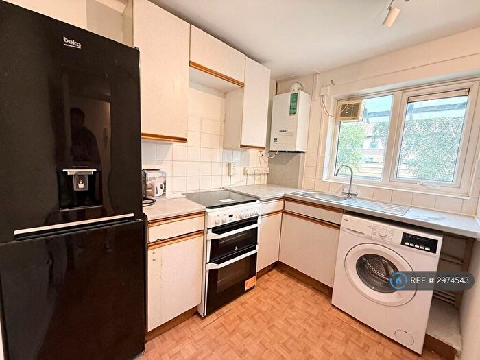 1 Bedroom Flat To Rent In Tiptree Crescent, Ilford, IG5