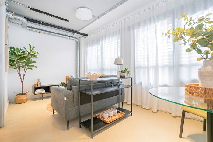 1 Bedroom Flat For Sale In Victoria Villas, Richmond, TW9