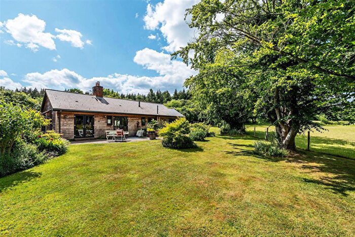 2 Bedroom Property For Sale In Redlands, Mid Holmwood, RH5