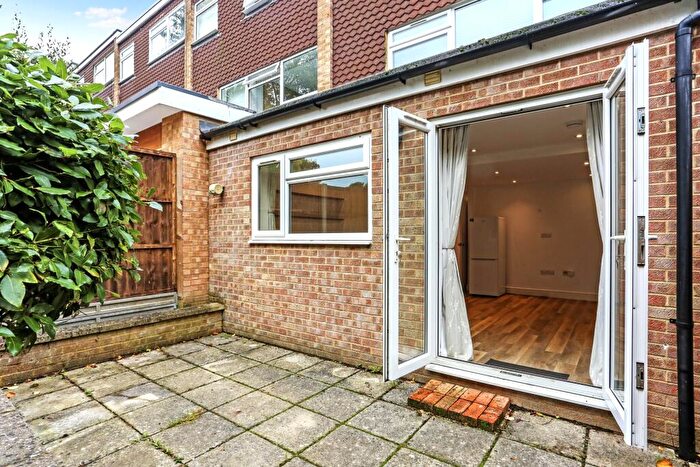 1 Bedroom Flat To Rent In Portland Terrace, Harvey Rd, Town Centre, Guildford, GU1
