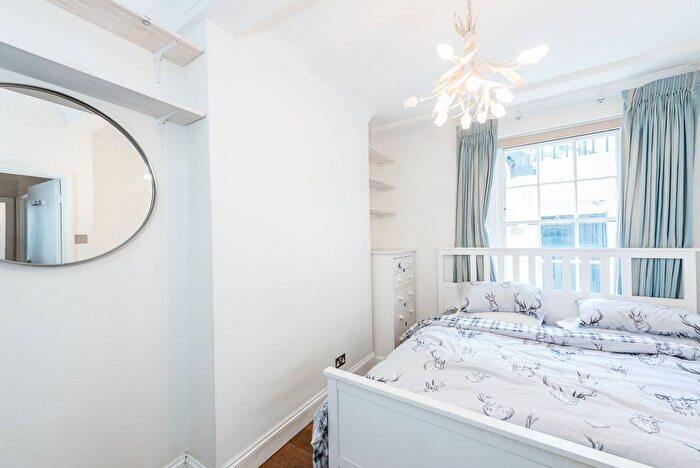 2 Bedroom Flat To Rent In St Georges Drive, Pimlico, London, SW1V