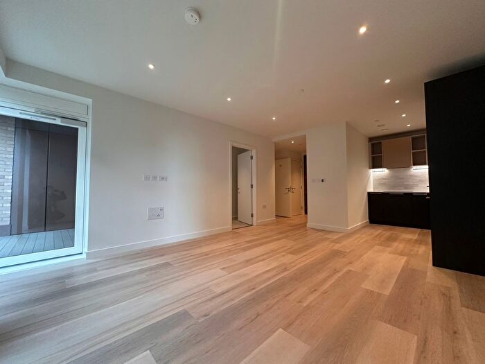 1 Bedroom Flat To Rent In Mary Neuner Road, London, N8