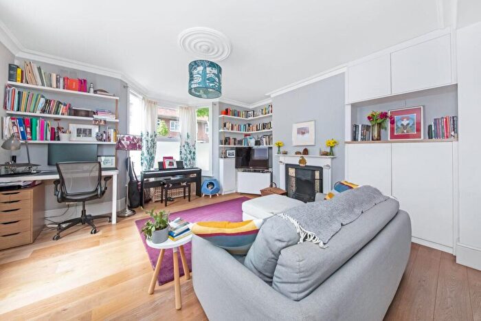 2 Bedroom Apartment For Sale In Melbourne Grove, East Dulwich, London, SE22