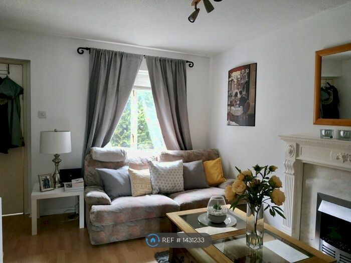 2 Bedroom Terraced House To Rent In Chorlton Road, Manchester, M15