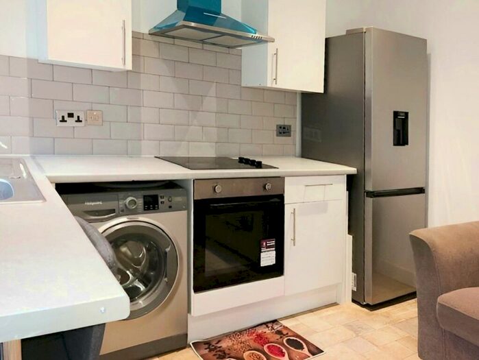 1 Bedroom Flat To Rent In Crescent Gardens, Swanley, Kent, BR8