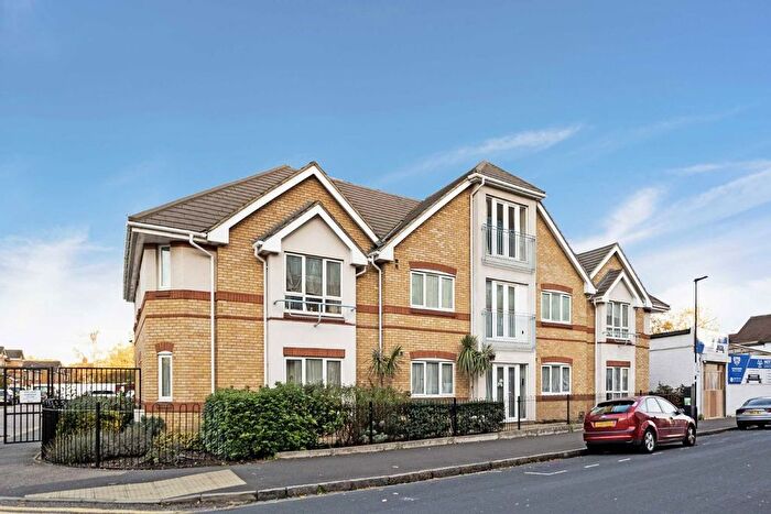 2 Bedroom Flat To Rent In Dominion Close, Hounslow, TW3