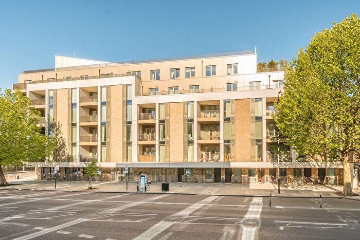 3 Bedroom Flat For Sale In Balham High Road, Balham, SW17