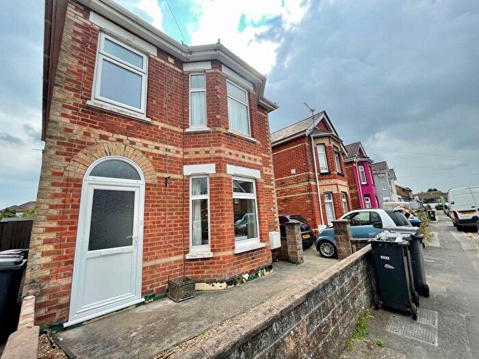 5 Bedroom House To Rent In Five Bedroom Student House. Winton (), P07