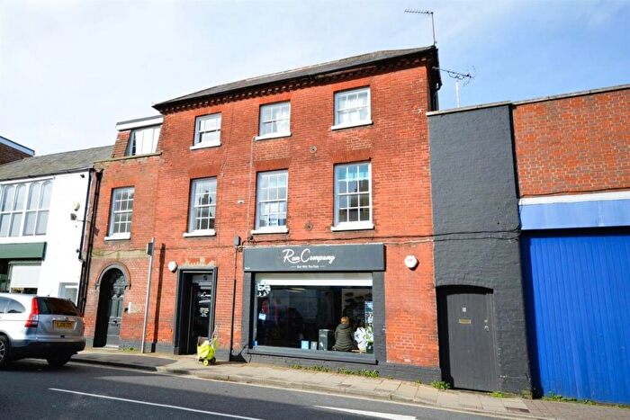 1 Bedroom Flat To Rent In The Hornet, Chichester, PO19