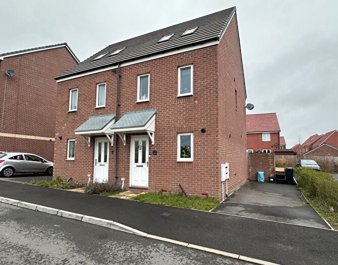 3 Bedroom Semi-Detached House To Rent In Coatley Close, Coate, Swindon, SN3