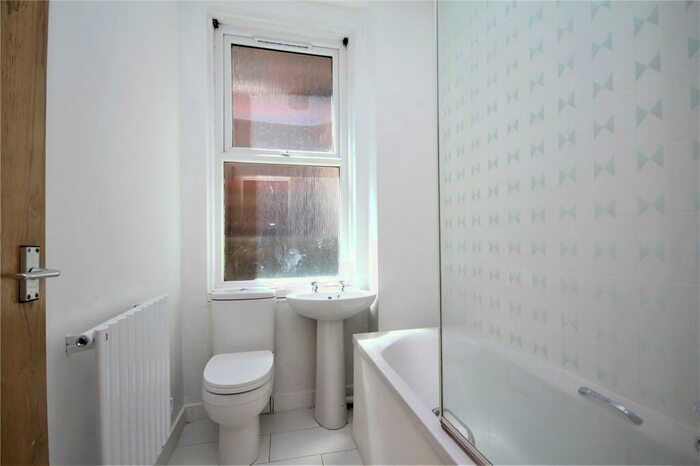 1 Bedroom Flat To Rent In Cowper Road, Worthing, West Sussex, BN11