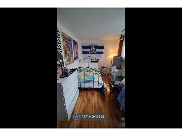 Studio To Rent In Steele Road, London, N17